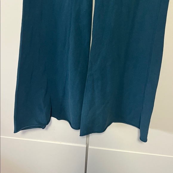 Lucy Dark Teal Flare Yoga Pants - Picture 3 of 4